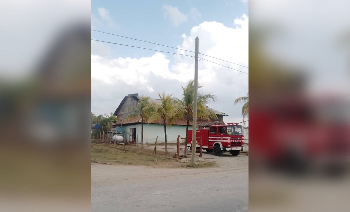 La fuga ocasionó que varias familias fueran evacuadas. (Foto © Poder Popular “Majibacoa”-Facebook)