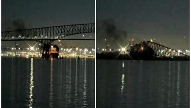 Barco derriba puente en Baltimore y provoca la caída de varios autos al río. (Captura de pantalla © Guardian News-YouTube)