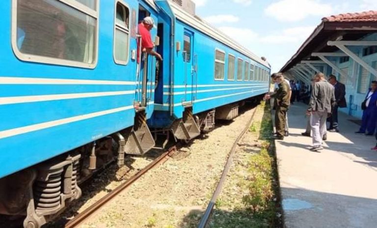 Tren Manzanillo-Habana se descarriló con 300 pasajeros a bordo