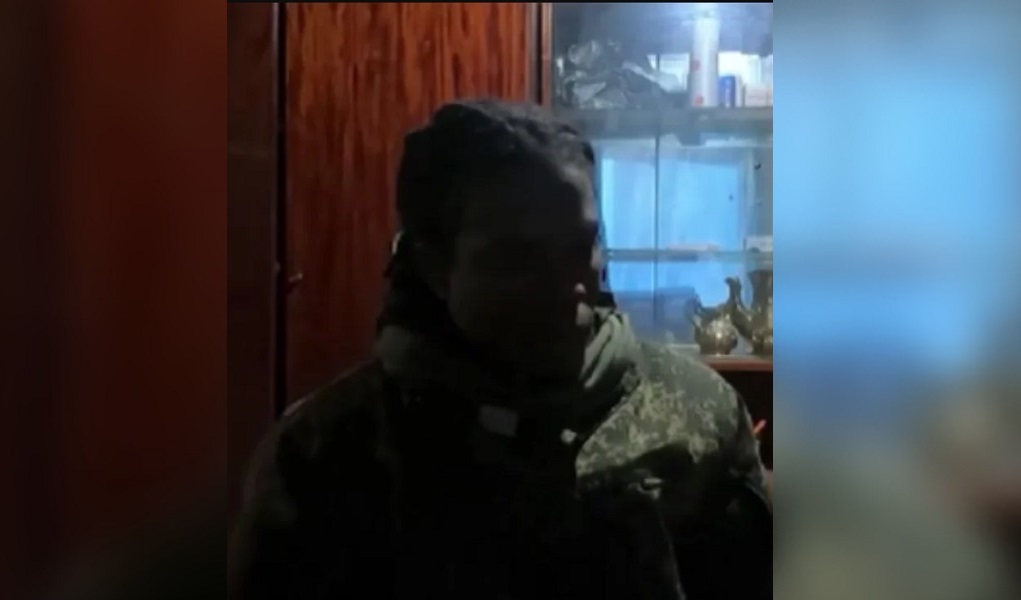 Ucrania captura e interroga a un soldado cubano reclutado por Rusia. (Captura de pantalla © ЦАПЛІЄНКО_UKRAINE FIGHTS-Telegram)