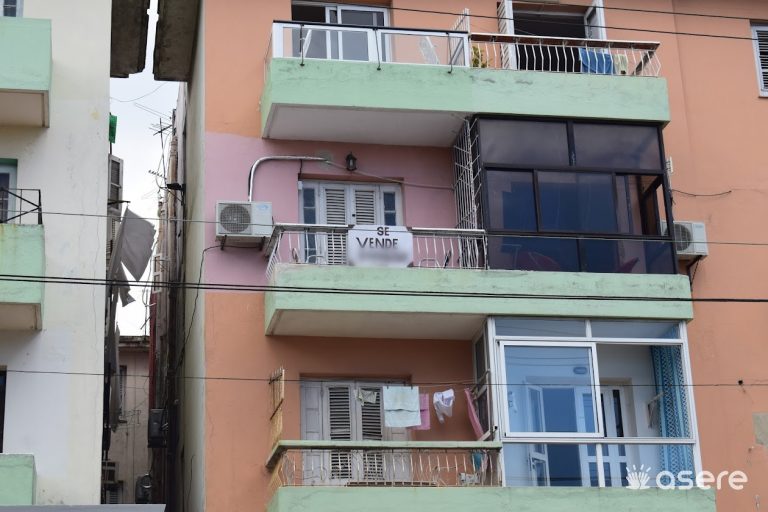 Crisis económica y éxodo masivo acaban con el mercado inmobiliario en Cuba