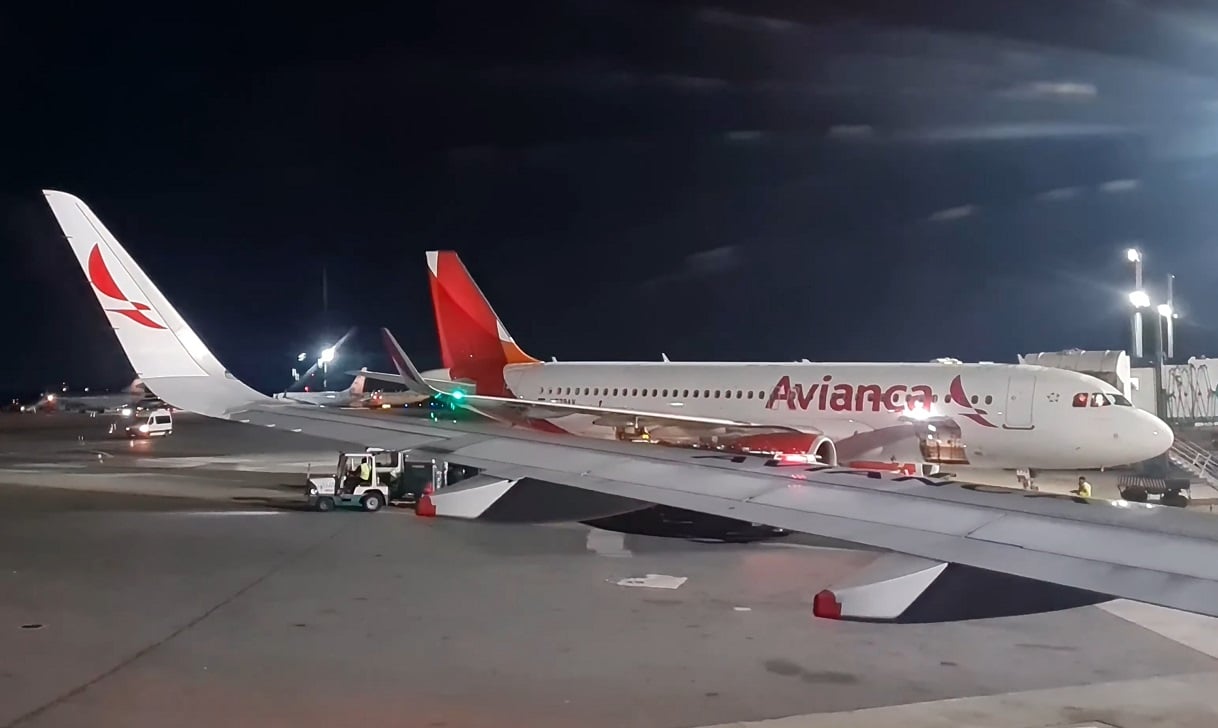 Imagen ilustrativa de un avión de la aerolínea Avianca. (Captura de pantalla © De andariegos-YouTube)