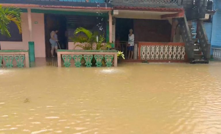La ciudad de Baracoa termina inundada tras fuertes lluvias