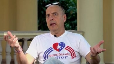 La organización ‘Puentes de Amor’ de Carlos Lazo es disuelta en EEUU. (Captura de pantalla © Cubavisión Internacional-YouTube)