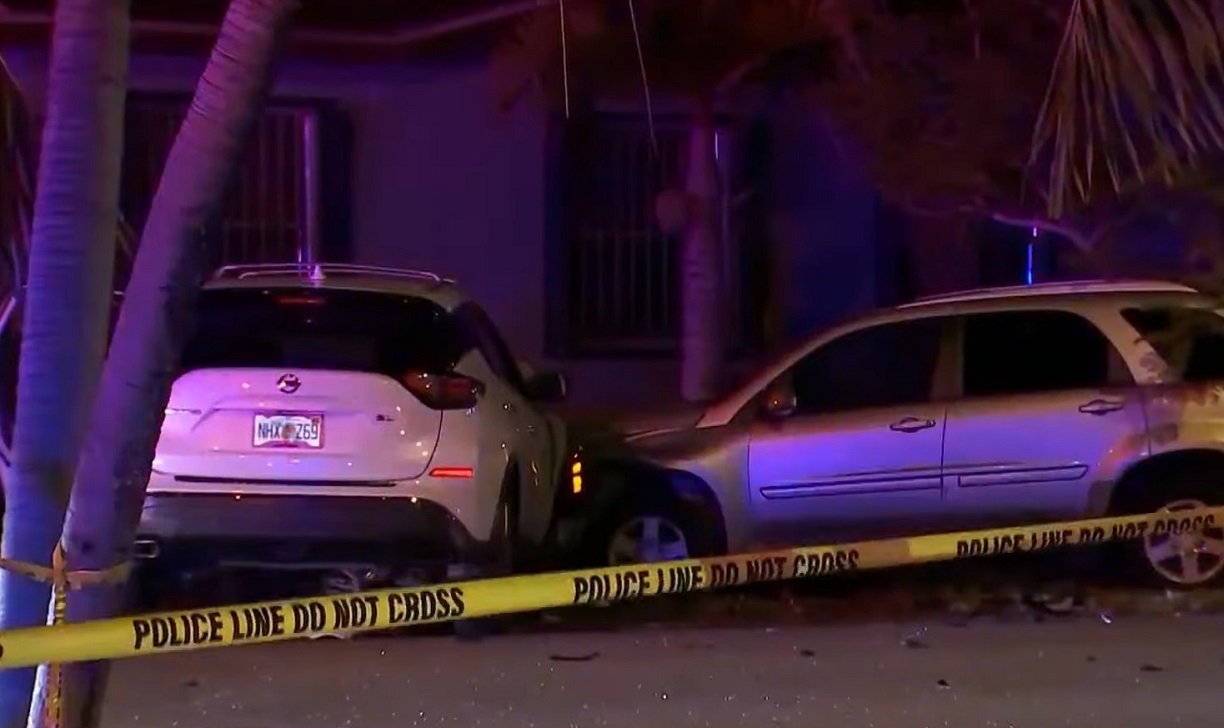 Dos personas perdieron la vida tras accidente de tránsito en Hialeah. (Captura de pantalla © Telemundo 51 Miami-YouTube)