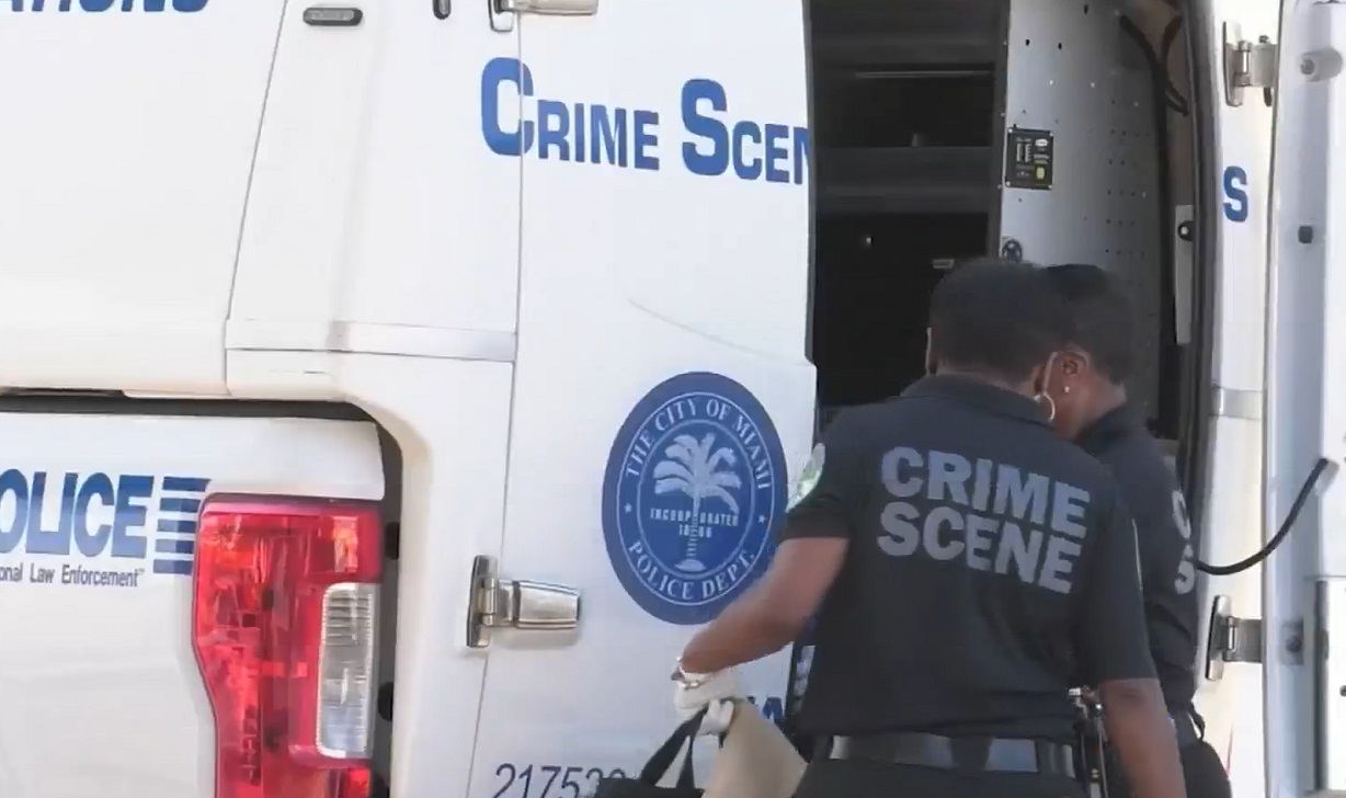 Cubano es asesinado a tiros en vecindario de Miami. (Captura de pantalla © Telemundo 51-Web)