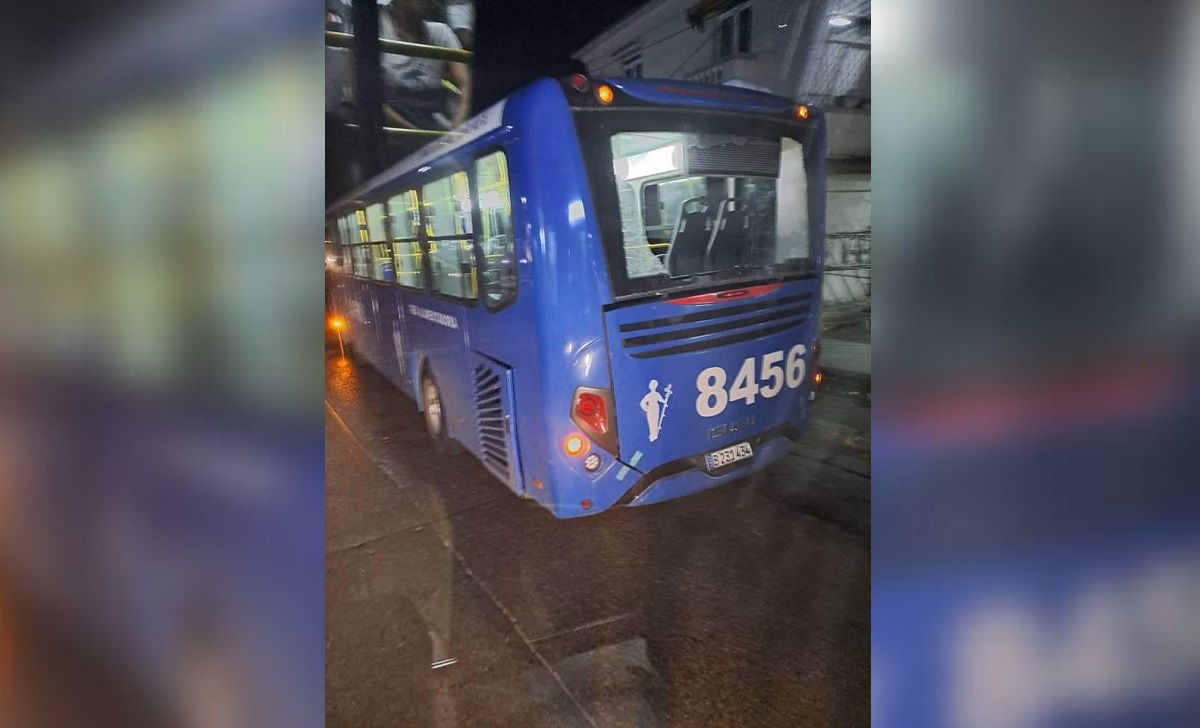 Denuncian el apedreo de varios ómnibus de pasajeros en La Habana. (Foto © Empresa Provincial de Transporte de la Habana-Facebook)
