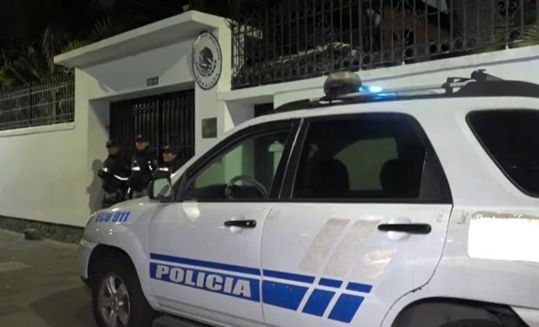 Cuba condena allanamiento a embajada mexicana aunque hizo lo mismo en 1981
