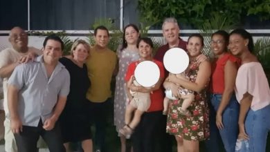 Foto filtrada de una fiesta en casa de Alejandro Gil. (Captura de pantalla © Mario J. Pentón-YouTube)