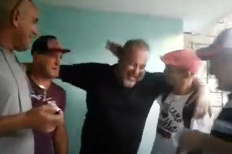 Surge video de Manuel Marrero mientras canta borracho