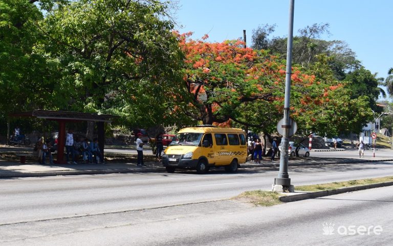 Preparan terminal rusa de taxis para turistas en La Habana, pero la crisis de transporte público sigue