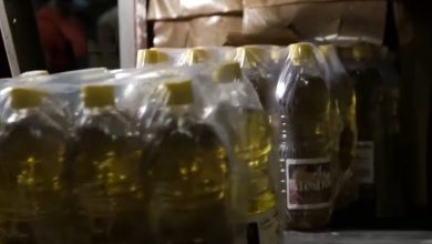 Aceite comestible en fábrica de Cuba. (Captura de pantalla © Canal Caribe-YouTube)