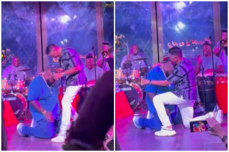 Alexander Abreu se arrodilla ante Paulito FG en pleno concierto