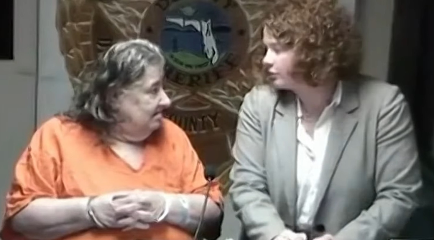 Anciana cubana es arrestada en Hialeah por golpear a su madre. (Captura de pantalla © Telemundo 51 Miami-YouTube)