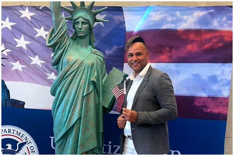 Pelotero cubano Yuni Gurriel obtiene la ciudadanía estadounidense