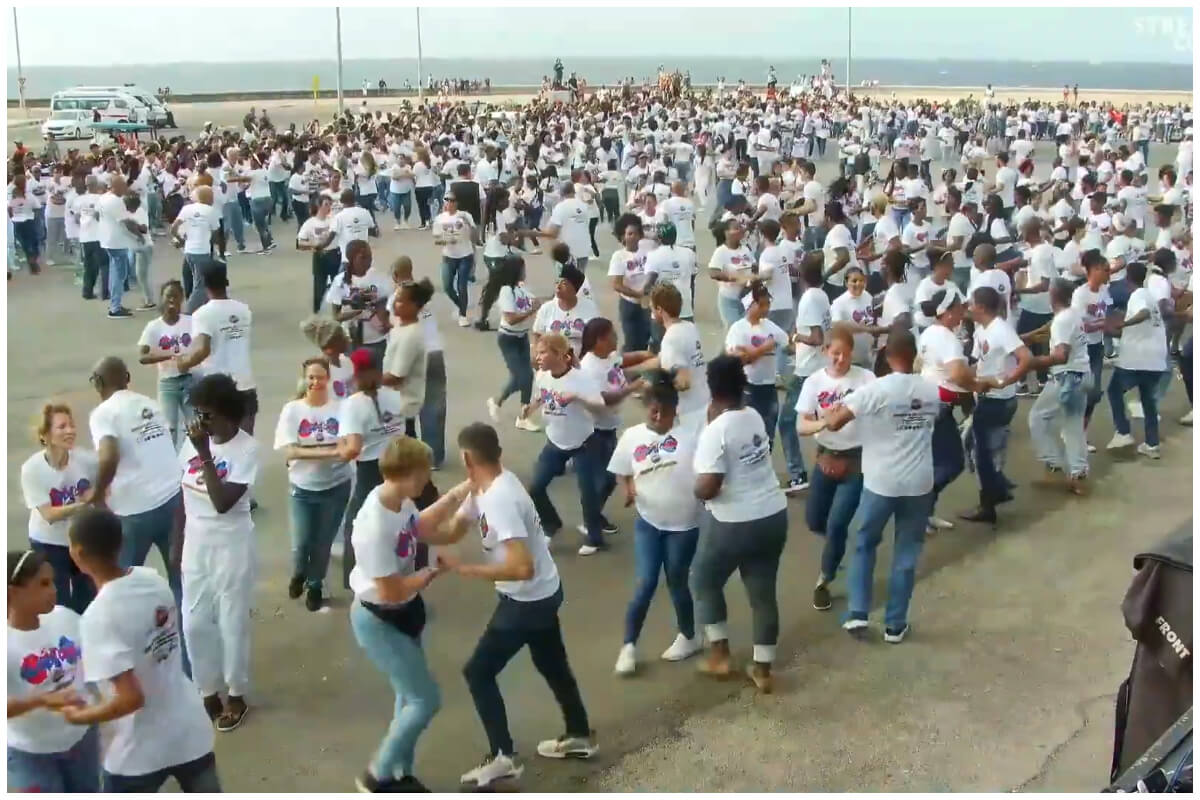 Casi 3.000 bailarines participaron en el evento pagado por el gobierno de Cuba. (Captura de pantalla © CREART Ministerio de Cultura de Cuba- YouTube)
