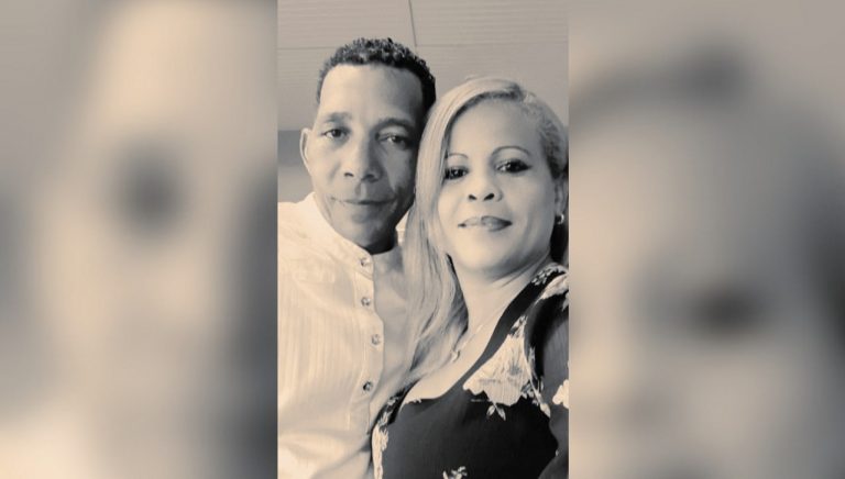 Cubana apuñalada por su esposo en Texas lo defiende