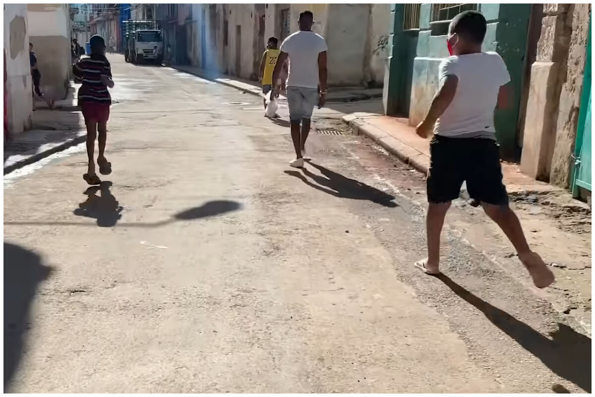 Niños cubanos sueñan con irse del país. (Captura de pantalla © Nanditta- YouTube)
