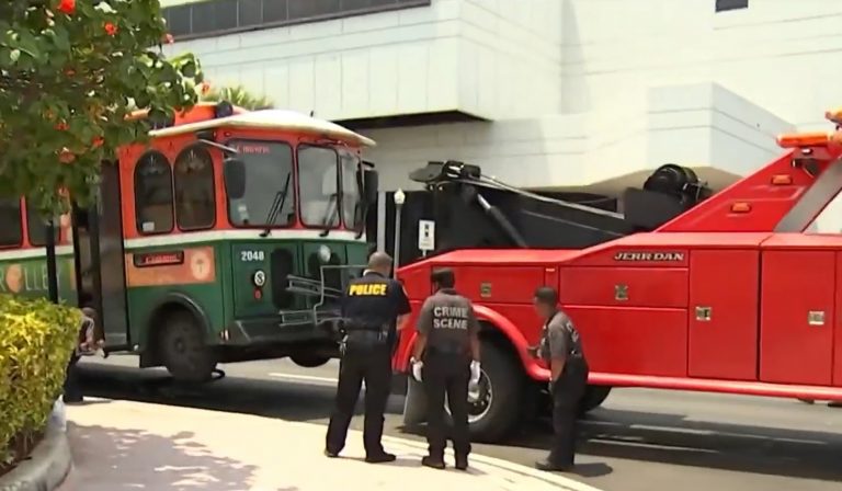 Hombre fallece tras ser impactado por trolley en La Pequeña Habana