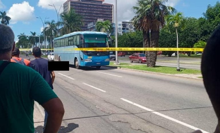 Joven cubana fallece tras accidente entre moto y ómnibus en La Habana