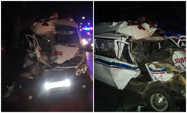 Ambulancia termina destruida tras chocar contra un camión en La Habana