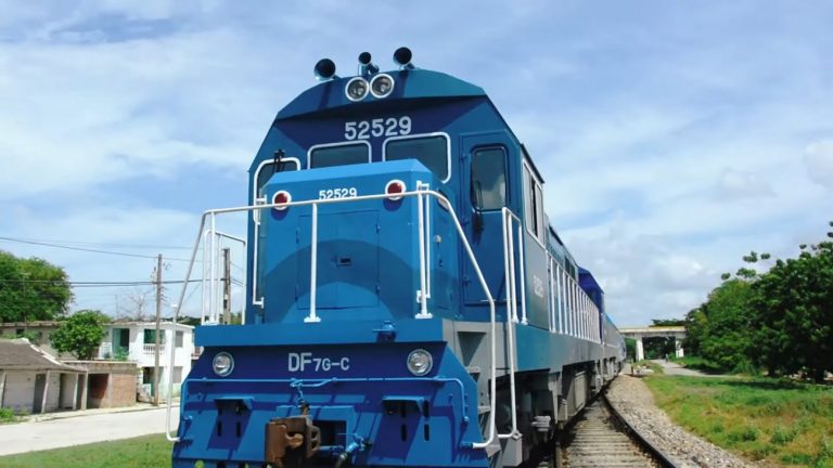 Comienzan a restablecer los itinerarios del ferrocarril al oriente de Cuba