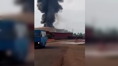 Incendio en la Guiteras. (Captura de pantalla © Mario J. Pentón-Facebook)