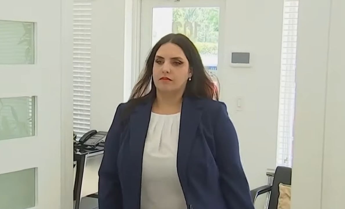 La concejal se entregó a las autoridades. (Captura de pantalla © Telemundo 51 Miami-YouTube)