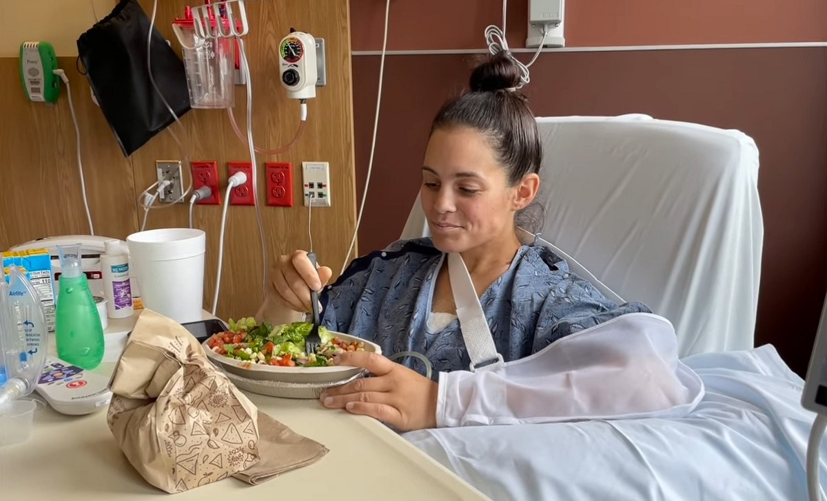 Mujer sobrevive a ser enterrada viva tras accidente. (Captura de pantalla © BAYSTATEHEALTH-YouTube)