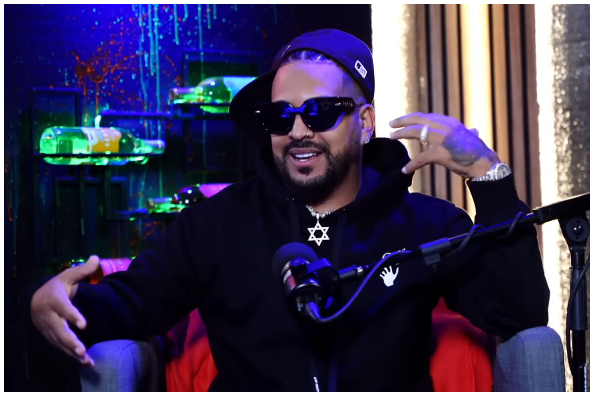 Yulién Oviedo critica a sus colegas en público. (Captura de pantalla © Destino Tolk- YouTube)