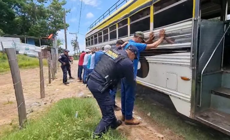 Interceptan autobús con indocumentados en Guatemala: hay cubanos entre ellos