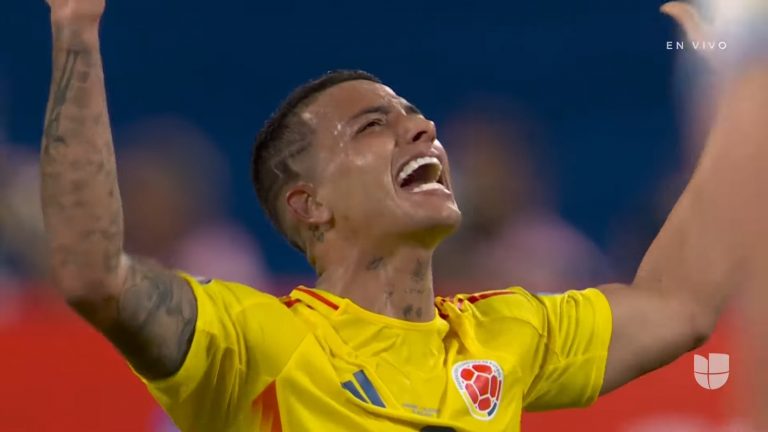 Colombia vence a Uruguay con 10 hombres y va a la final contra Argentina