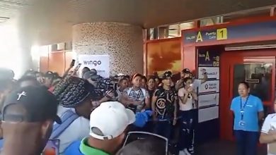 Cubanos protestan en aeropuerto de La Habana. (Captura de pantalla © Mario J. Pentón-Twitter)