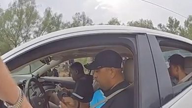 Cubanos siendo detenidos en Texas. (Captura de pantalla © Chris Olivarez-Twitter)