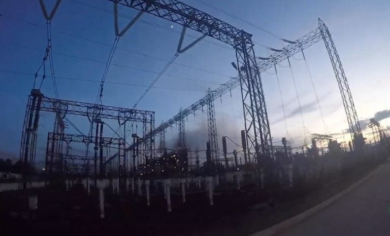 UNE pronostica más de 1.400 MW de déficit: régimen culpa al clima