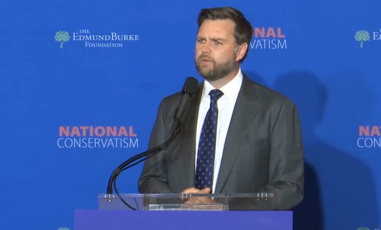 Trump elige al senador J. D. Vance como vicepresidente para su campaña