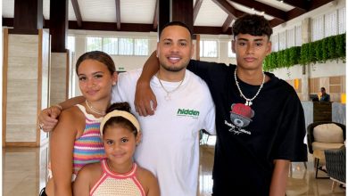 Jacob Forever y sus tres hijos, Riler es el único varón. (Captura de pantalla © Jacob Forever- Instagram)