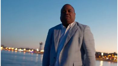 Jorge Junior, líder del grupo Los 4. (Captura de pantalla © Los 4- YouTube)