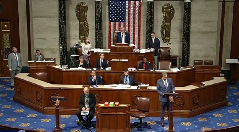 ¿Cometió un delito? Trump ignoró al Congreso en operación contra Maduro