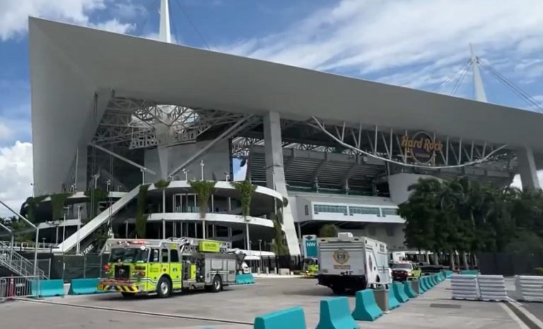 Una explosión en el Hard Rock Stadium de Florida dejó tres lesionados