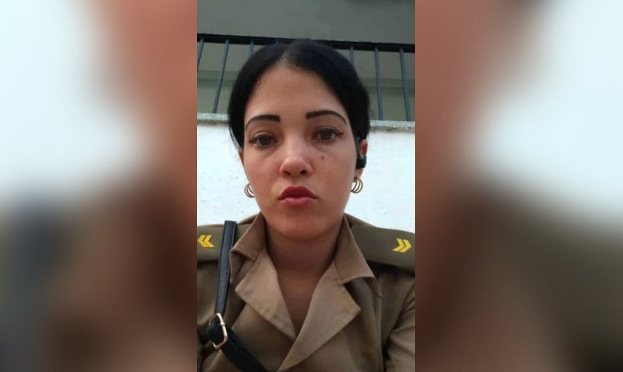 Foto de la exoficial interceptada en mar por la Guardia Costera de EEUU. (Foto © La Tijera-Facebook)