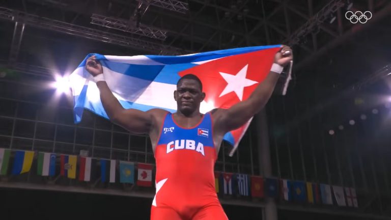 El luchador cubano Mijaín López gana su quinta medalla de oro