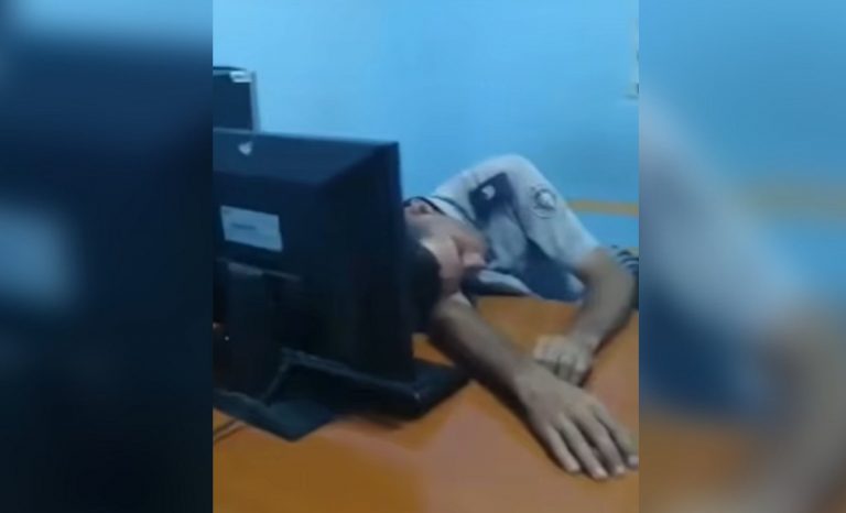 Oficial de la PNR en Santiago de Cuba fue atrapado dormido en el trabajo