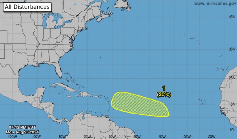 Vigilan perturbación en el Atlántico que podría volverse un sistema tropical