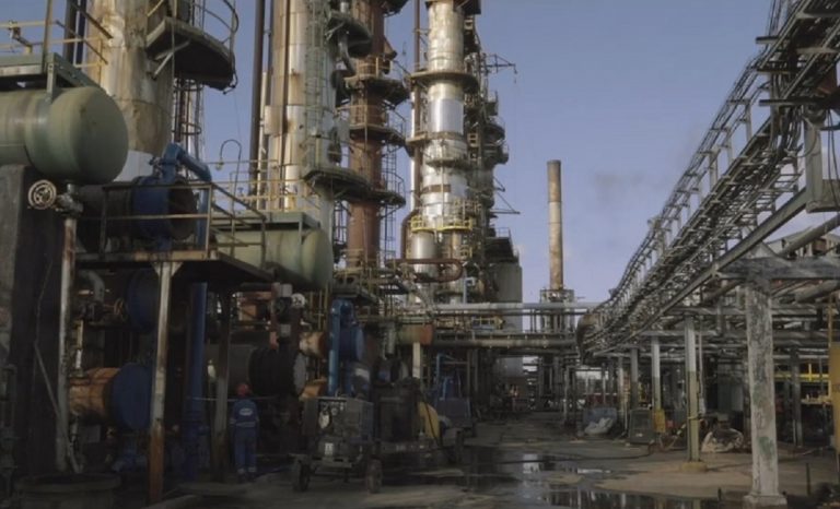 La Habana: sentencian a trabajadores de refinería por derrame de 280 mil litros de gasolina