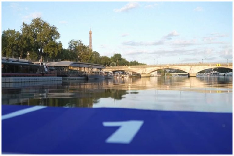 París 2024: Atleta denuncia que enfermó tras competir en triatlón en el Sena