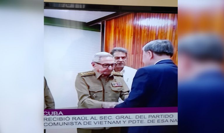 ¿El régimen quiere desmentir los rumores? Raúl Castro reaparece en TV