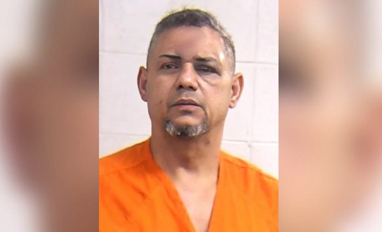 Arrestan a un cubano por apuñalar a dos personas en Kentucky