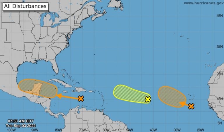 Expertos vigilan múltiples sistemas tropicales que avanzan hacia el Caribe