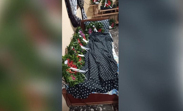 Familia en Granma debe velar a su familiar en una cama ante falta de ataúd